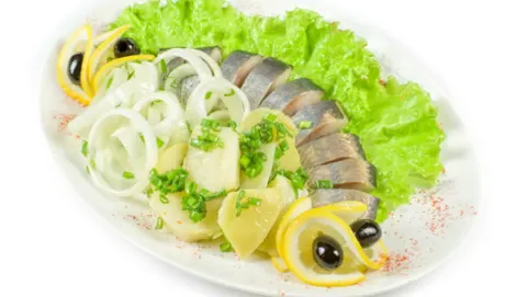 Как посолить селедку в домашних условиях очень вкусно — 6 рецептов
