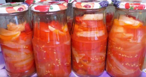 Салаты из помидоров на зиму «пальчики оближешь»: 12 простых и вкусных рецептов
