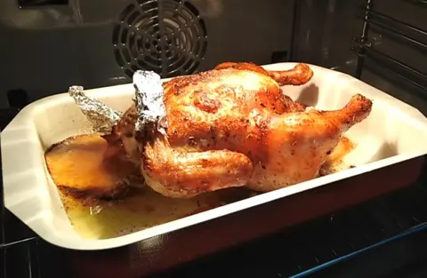 Сочная курица в духовке целиком: рецепт с хрустящей корочкой