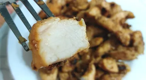 Рецепт куриной грудки в соевом соусе с кунжутом на сковороде