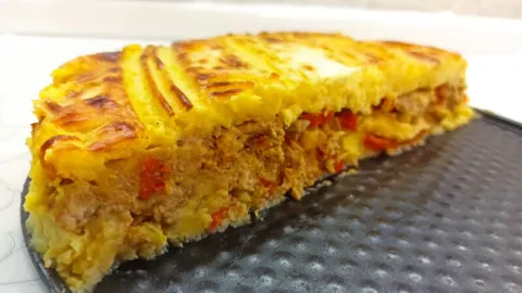 Картофельная запеканка с фаршем в духовке — классический рецепт