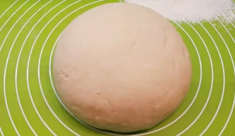 Классическое тесто на домашние пельмени — 10 очень вкусных рецептов