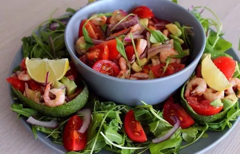 Салаты с креветками: 14 самых вкусных и простых рецептов