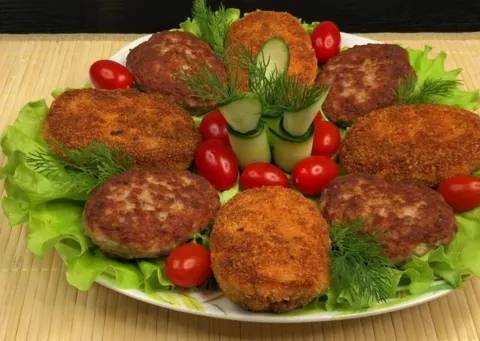 Котлеты из фарша на сковороде, сочные и мягкие — 10 вкусных рецептов